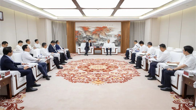 莫鼎革會(huì)見(jiàn)上海電氣集團(tuán)黨委書(shū)記、董事長(zhǎng)吳磊